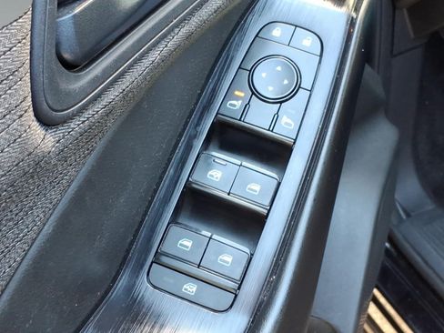 Used 2023 Nissan Rogue S AWD/4WD image 11