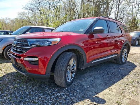 Used 2022 Ford Explorer XLT w/ Equipment Group 202A image 1