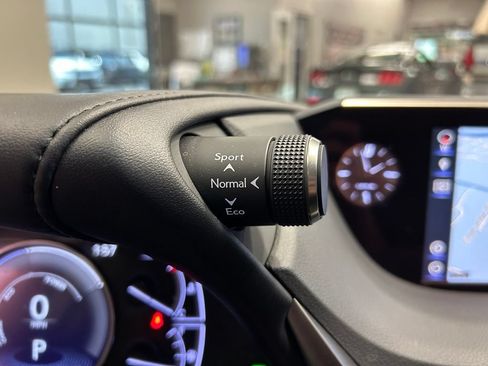 Used 2019 Lexus ES 300h w/ Premium Package FWD image 17