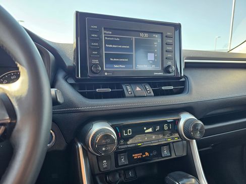 Used 2022 Toyota RAV4 XLE Premium image 23