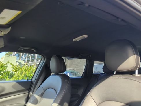 Used 2017 MINI Cooper Clubman Cooper image 21