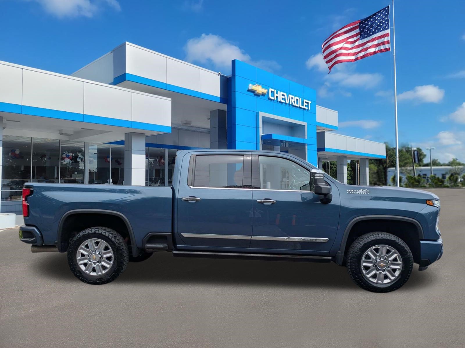 Used 2024 Chevrolet Silverado 2500 High Country w/ High Country Premium Package AWD/4WD image 2