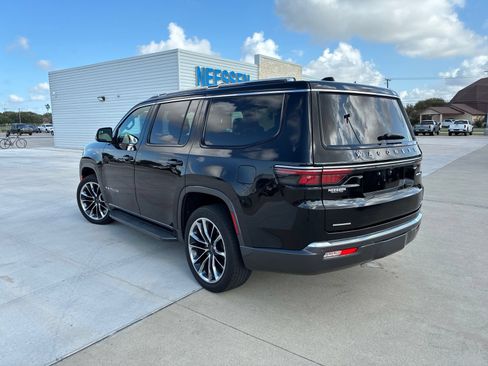 Used 2022 Jeep Wagoneer Series II w/ Premium Group I AWD/4WD image 5
