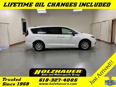Used 2024 Chrysler Pacifica Touring-L