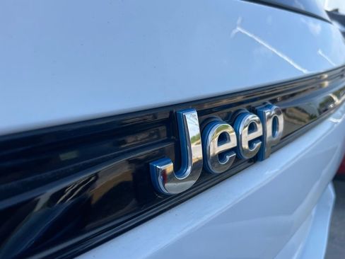 Used 2023 Jeep Grand Cherokee 4WD 4xe image 7