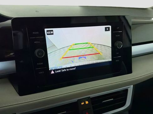 New 2026 Volkswagen Taos SE image 15