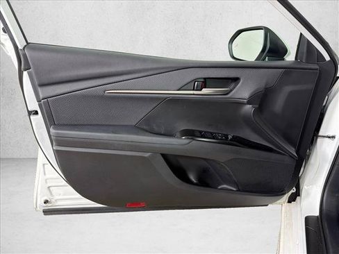 Used 2025 Toyota Camry SE w/ Convenience Package FWD image 10