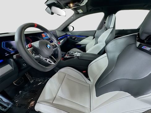Used 2025 BMW M5 w/ Carbon Package image 5
