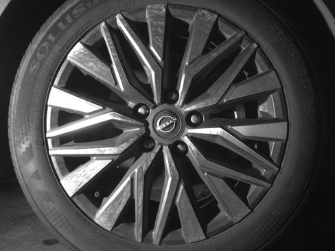 Used 2025 Nissan Altima 2.5 SV image 13