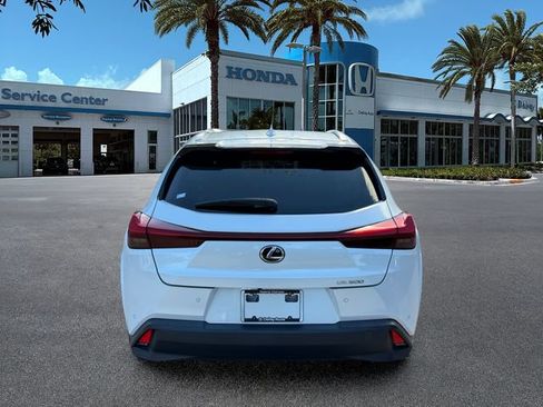 Used 2022 Lexus UX 200 w/ Premium Package FWD image 7