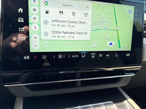 Used 2025 Lincoln Nautilus Premier AWD/4WD image 17