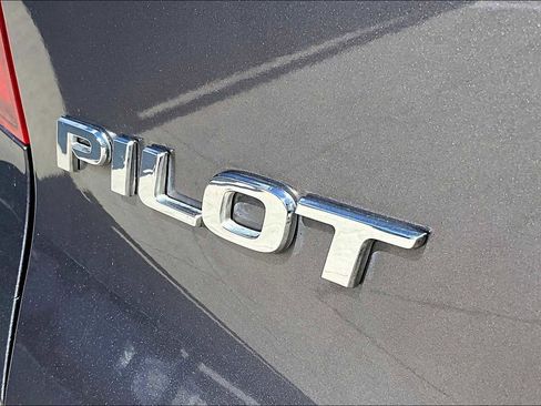 Used 2018 Honda Pilot EX image 10