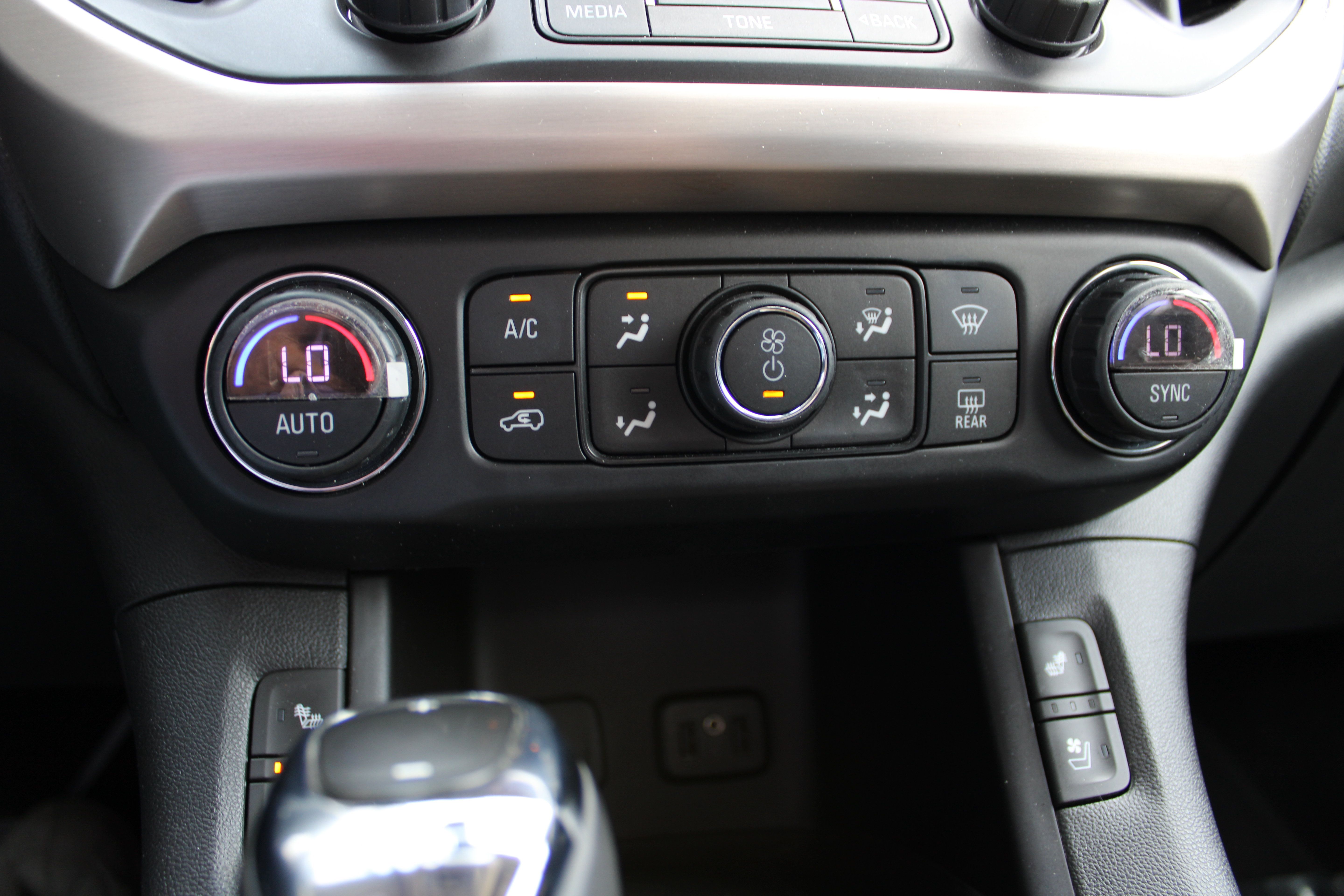 Used 2019 GMC Acadia Denali w/ Technology Package FWD image 23