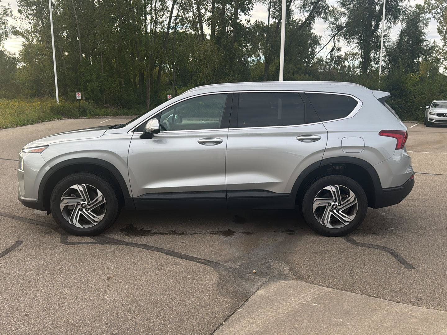 Used 2023 Hyundai Santa Fe SEL w/ Cargo Package AWD/4WD image 2