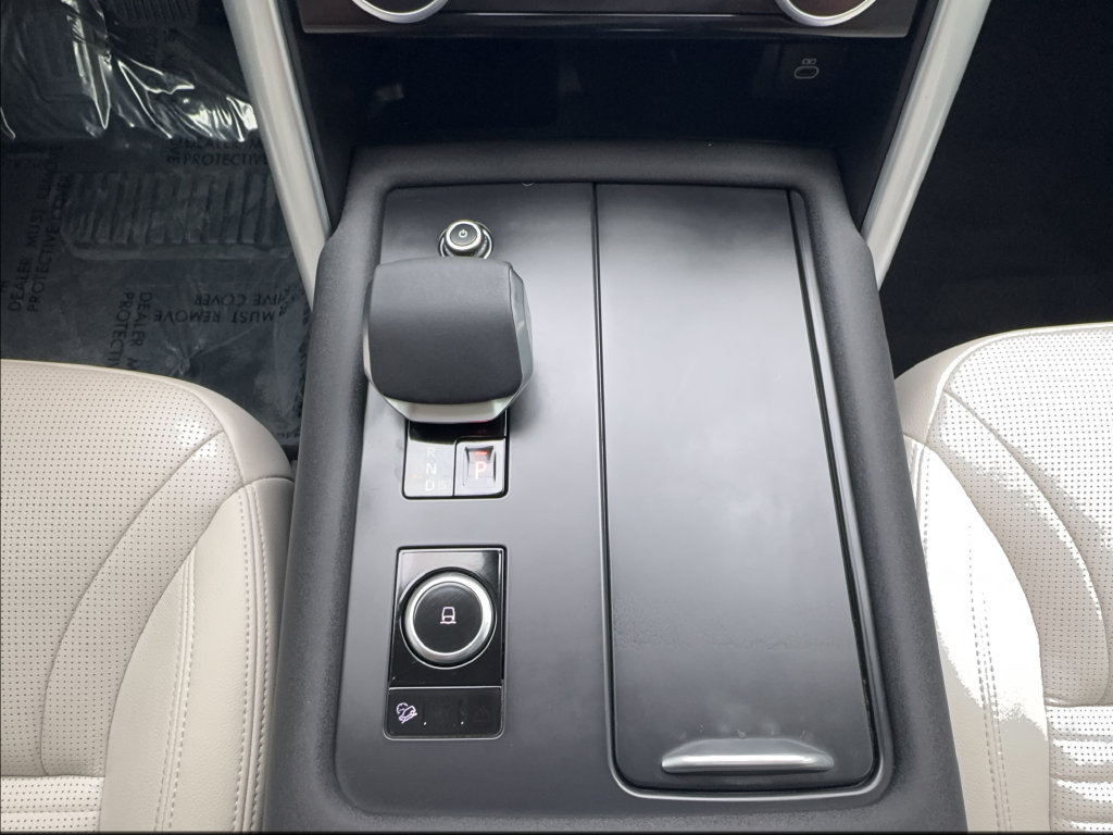 Used 2025 Land Rover Discovery S AWD/4WD image 32