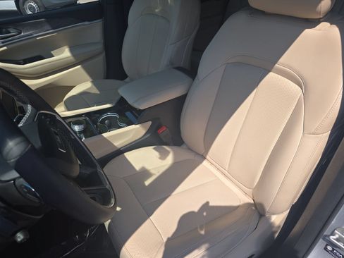 Used 2023 Jeep Grand Cherokee L Limited w/ Luxury Tech Group II AWD/4WD image 16