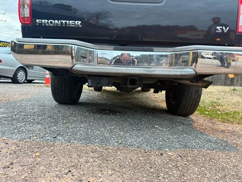 Used 2016 Nissan Frontier SV image 8