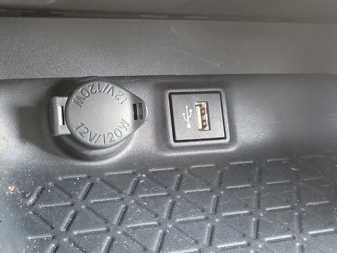 Certified 2025 Toyota RAV4 XLE FWD image 30