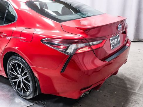 Used 2022 Toyota Camry SE image 8