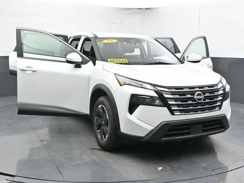 Used 2025 Nissan Rogue SV image 50