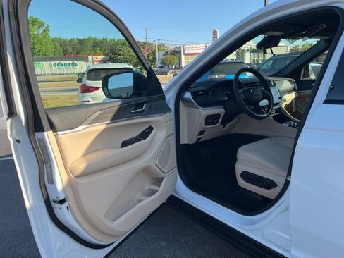 New 2026 Jeep Grand Cherokee L Limited w/ Limited Altitude Package AWD/4WD image 4