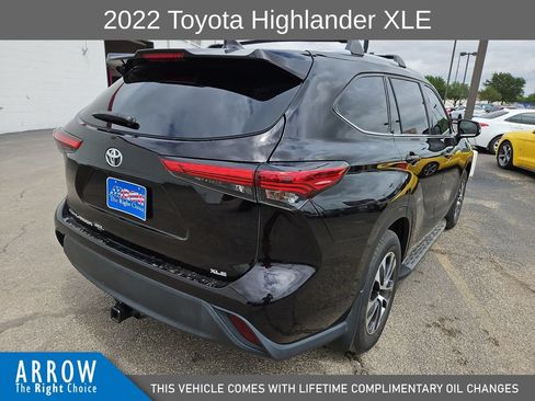 Used 2022 Toyota Highlander XLE FWD image 12
