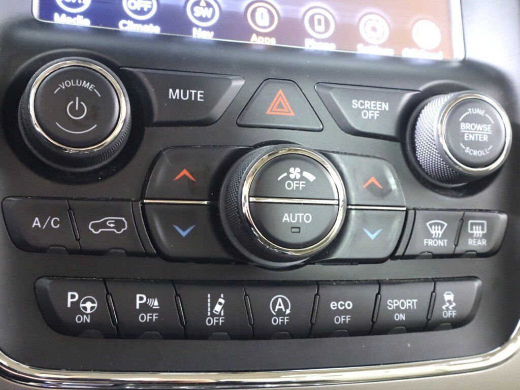Used 2018 Jeep Grand Cherokee Limited AWD/4WD image 23