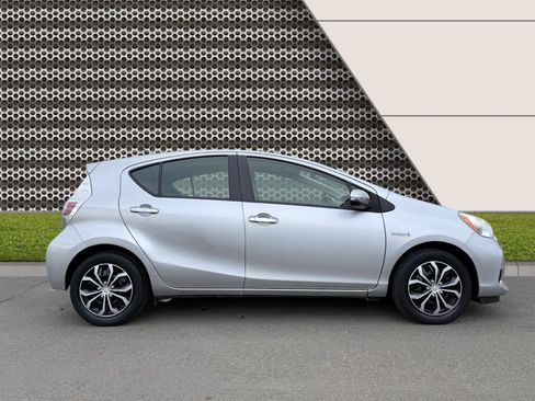 Used 2014 Toyota Prius C Two image 6