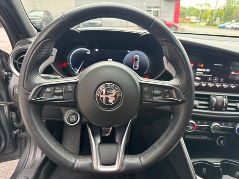 Used 2024 Alfa Romeo Giulia Veloce AWD/4WD image 29