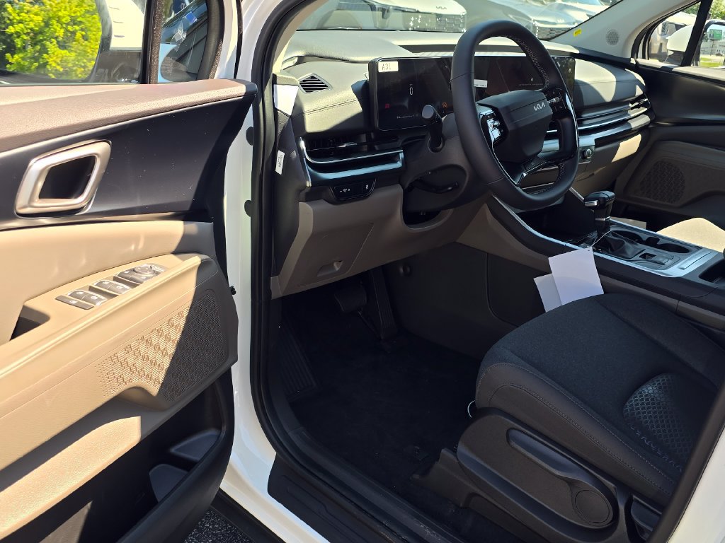 New 2027 Kia Carnival LX FWD image 9