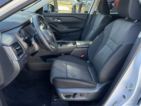 Certified 2025 Nissan Rogue SV image 20