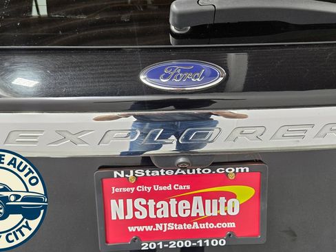 Used 2021 Ford Explorer Limited AWD/4WD image 32