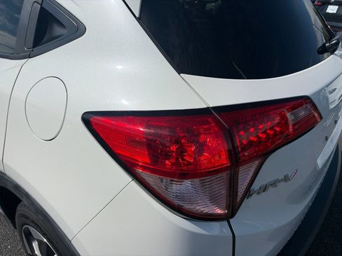 Used 2018 Honda HR-V EX image 18