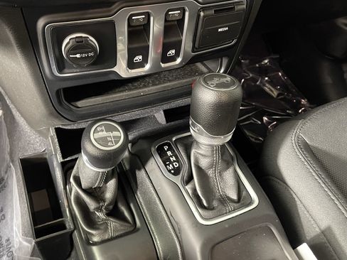 Used 2019 Jeep Wrangler Sport AWD/4WD image 15