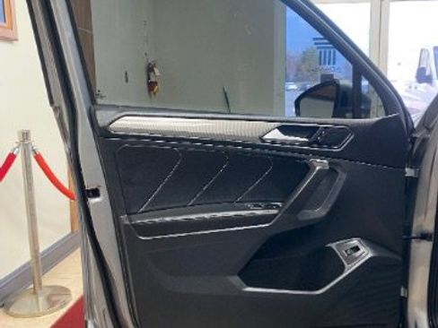Used 2022 Volkswagen Tiguan SE image 15
