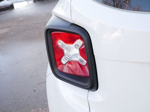 Used 2022 Jeep Renegade Limited image 17