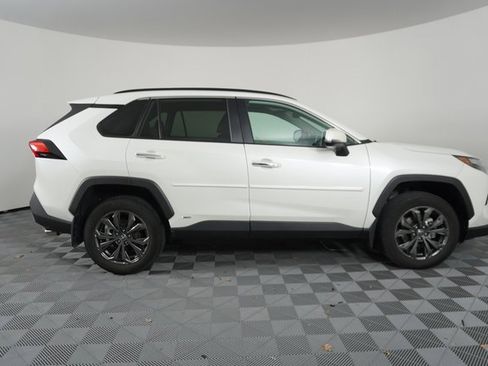 Used 2022 Toyota RAV4 Limited image 9