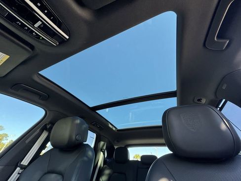 Used 2023 Porsche Cayenne Platinum Edition image 26