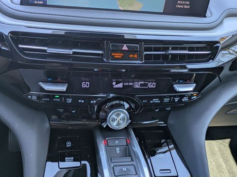 Certified 2025 Acura MDX SH-AWD w/ Technology Package image 15