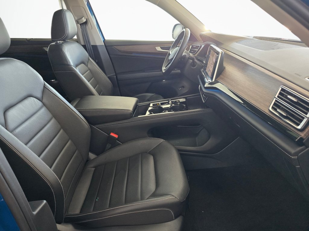 Used 2025 Volkswagen Atlas SEL AWD/4WD image 42