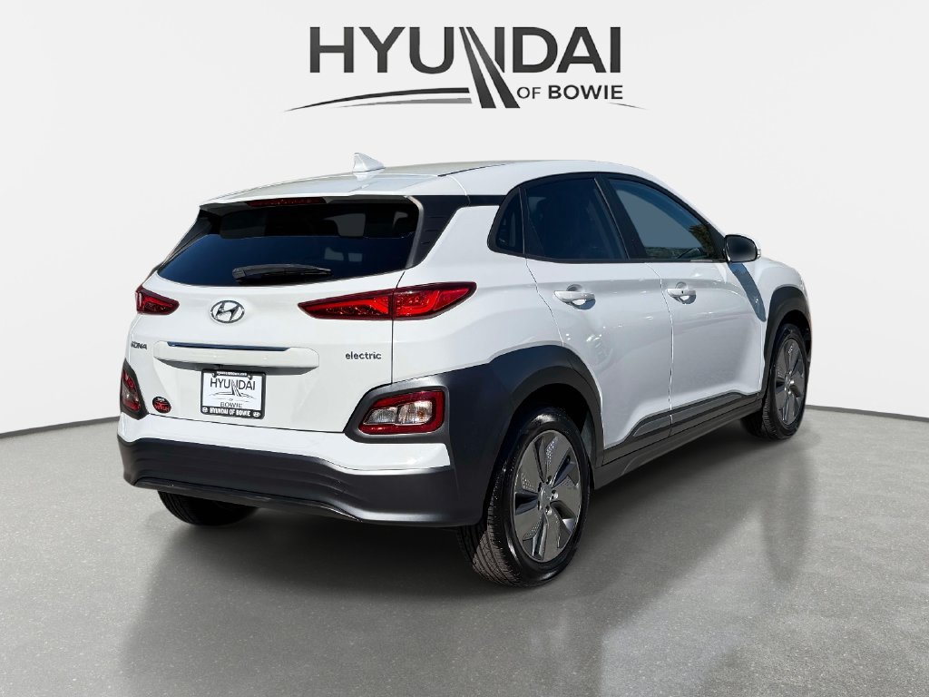 Used 2021 Hyundai Kona Limited w/ Cargo Package FWD image 2