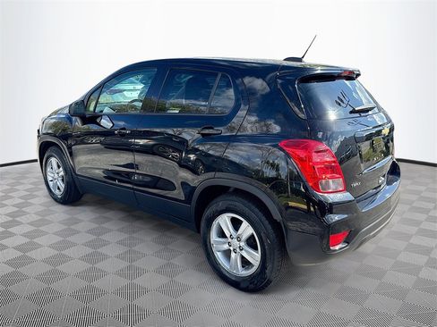 Used 2022 Chevrolet Trax LS w/ Tint and Cruise Package image 8
