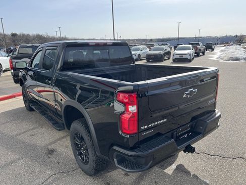 Used 2022 Chevrolet Silverado 1500 ZR2 w/ Technology Package image 12