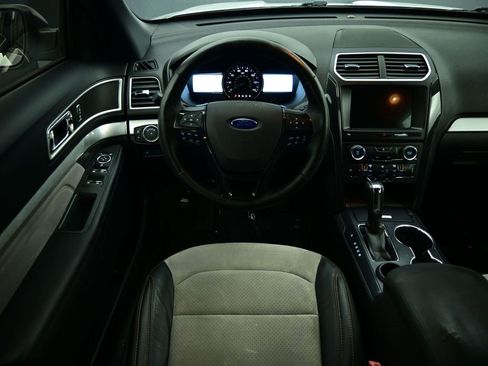 Used 2017 Ford Explorer XLT w/ Equipment Group 202A image 2