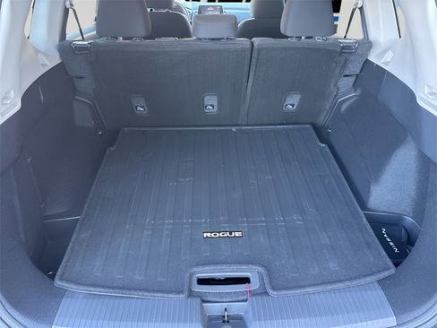 Used 2023 Nissan Rogue S image 11