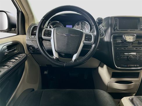 Used 2012 Chrysler Town & Country Touring image 21