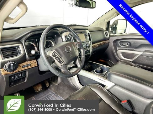 Used 2016 Nissan Titan SL image 3