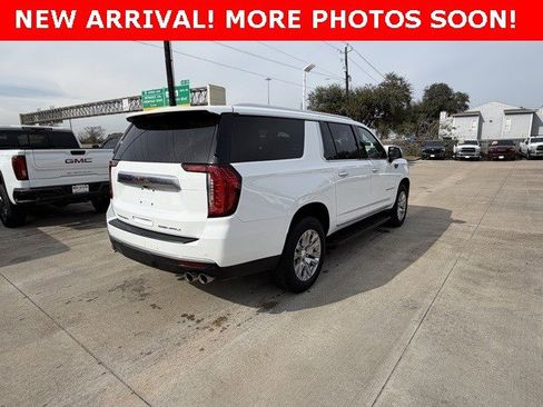 Used 2024 GMC Yukon XL Denali image 3