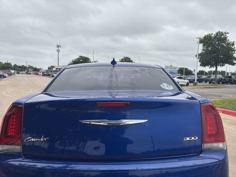 Used 2019 Chrysler 300 Touring w/ Sport Appearance Package RWD image 4