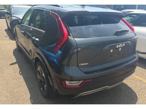 Used 2023 Kia Niro Wave w/ Wave Preserve Package FWD image 4